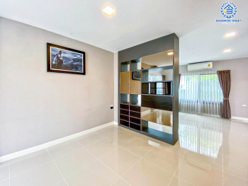 *****บ้านเดี่ยวมือสองนนทบุรี คุณภาพระดับ L&Hโครงการ มัณฑนา แจ้งวัฒนะ-ราชพฤกษ์ เนื้อที่กว้างมากถึง 54 ตร.ว. ฟังก์ชัน 3 ห้องนอน 3 ห้องน้ำ 2 ที่จอดรถ แถมฟรี! 4 เครื่องปรับอากาศ 2 เครื่องทำน้ำอุ่น บนทำเลแห่งการเดินทาง ติด ถนนชัยพฤกษ์ ใกล้ทางด่วน "ศรีรัช" จองเลย!