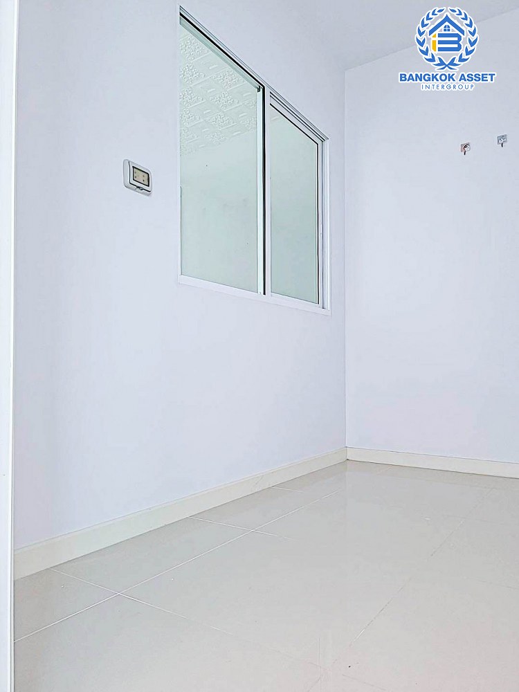 *****บ้านแฝดมือสองปทุมธานี โครงการ โมดิวิลล่า รังสิต-คลอง7 หลังมุม! เนื้อที่กว้างเกือบ 39 ตร.ว. ฟังก์ชัน 3 ห้องนอน 2 ห้องน้ำ 2 ที่จอดรถ บ้านสภาพดี พร้อมอยู่ บนทำเลเข้า-ออกเมืองสะดวก เชื่อมต่อถนนรังสิต-นครนายก, ถนนธัญบุรี ในราคาสุดคุ้ม!