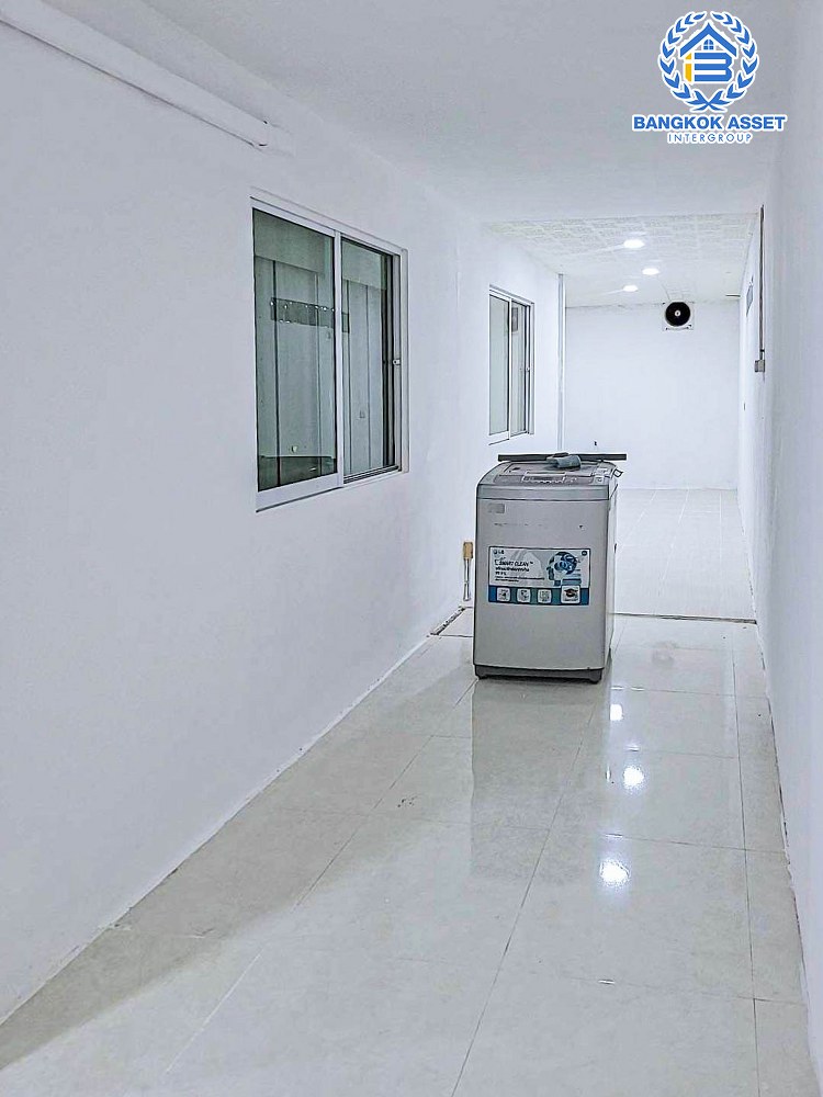 *****บ้านแฝดมือสองปทุมธานี โครงการ โมดิวิลล่า รังสิต-คลอง7 หลังมุม! เนื้อที่กว้างเกือบ 39 ตร.ว. ฟังก์ชัน 3 ห้องนอน 2 ห้องน้ำ 2 ที่จอดรถ บ้านสภาพดี พร้อมอยู่ บนทำเลเข้า-ออกเมืองสะดวก เชื่อมต่อถนนรังสิต-นครนายก, ถนนธัญบุรี ในราคาสุดคุ้ม!