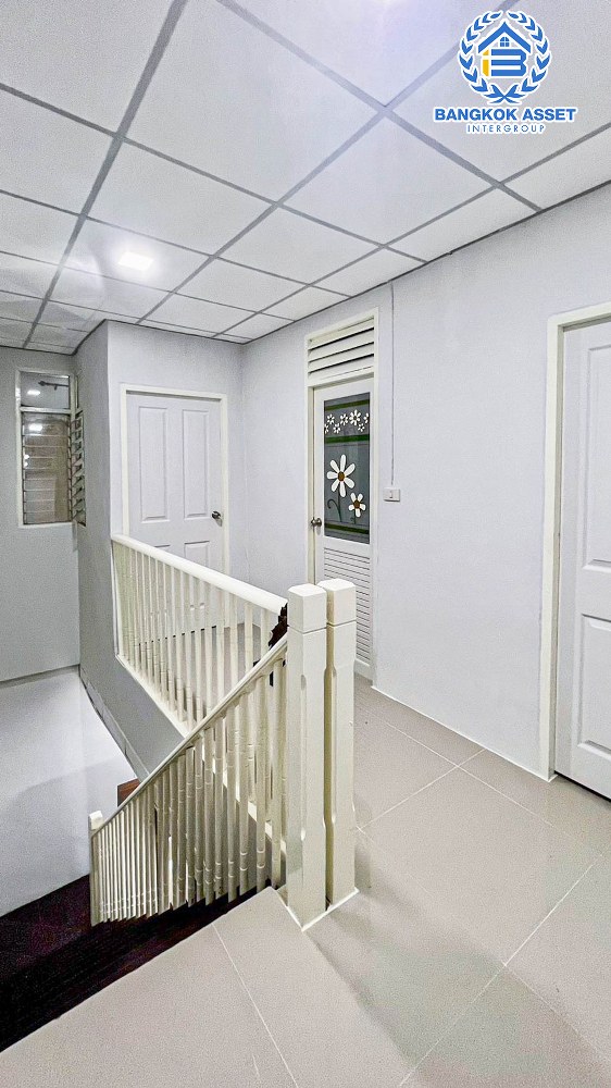 *****ทาวน์เฮ้าส์มือสองนนทบุรี หมู่บ้าน นันทิชา3 กาญจนาภิเษก เนื้อที่ 16 ตร.ว. ฟังก์ชัน 3 ห้องนอน 2 ห้องน้ำ 1 ที่จอดรถ บ้านสภาพสวย บนทำเลศักยภาพ เชื่อมต่อถนนกาญจนาภิเษก, ถนนบ้านกล้วย-ไทรน้อย, ถนนชัยพฤกษ์ ใกล้รถไฟฟ้าสายสีม่วง "สถานีคลองบางไผ่" จองด่วน!