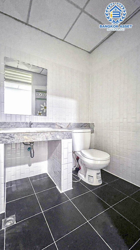 *****ทาวน์เฮ้าส์มือสองนนทบุรี หมู่บ้าน นันทิชา3 กาญจนาภิเษก เนื้อที่ 16 ตร.ว. ฟังก์ชัน 3 ห้องนอน 2 ห้องน้ำ 1 ที่จอดรถ บ้านสภาพสวย บนทำเลศักยภาพ เชื่อมต่อถนนกาญจนาภิเษก, ถนนบ้านกล้วย-ไทรน้อย, ถนนชัยพฤกษ์ ใกล้รถไฟฟ้าสายสีม่วง "สถานีคลองบางไผ่" จองด่วน!