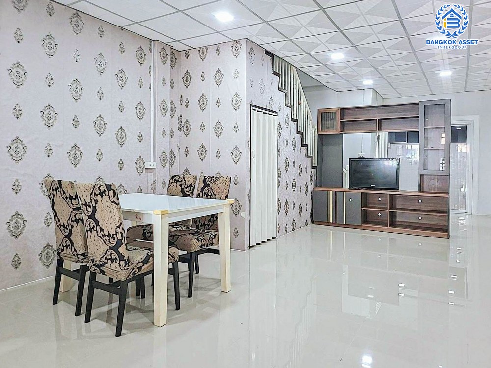 *****ทาวน์เฮ้าส์มือสองนนทบุรี หมู่บ้าน นันทิชา3 กาญจนาภิเษก เนื้อที่ 16 ตร.ว. ฟังก์ชัน 3 ห้องนอน 2 ห้องน้ำ 1 ที่จอดรถ บ้านสภาพสวย บนทำเลศักยภาพ เชื่อมต่อถนนกาญจนาภิเษก, ถนนบ้านกล้วย-ไทรน้อย, ถนนชัยพฤกษ์ ใกล้รถไฟฟ้าสายสีม่วง "สถานีคลองบางไผ่" จองด่วน!