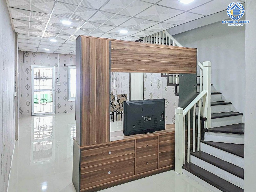 *****ทาวน์เฮ้าส์มือสองนนทบุรี หมู่บ้าน นันทิชา3 กาญจนาภิเษก เนื้อที่ 16 ตร.ว. ฟังก์ชัน 3 ห้องนอน 2 ห้องน้ำ 1 ที่จอดรถ บ้านสภาพสวย บนทำเลศักยภาพ เชื่อมต่อถนนกาญจนาภิเษก, ถนนบ้านกล้วย-ไทรน้อย, ถนนชัยพฤกษ์ ใกล้รถไฟฟ้าสายสีม่วง "สถานีคลองบางไผ่" จองด่วน!