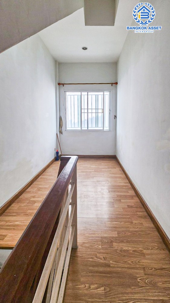 *****ทาวน์เฮ้าส์มือสอง โครงการ ลาดพร้าว110 ลาดพร้าว เนื้อที่ 16.40 ตร.ว. ฟังก์ชัน 3 ห้องนอน 3 ห้องน้ำ 1 ที่จอดรถ ฟรี! เครื่องปรับอากาศ บนทำเลเดินทางสะดวก เชื่อมต่อถนนลาดพร้าว ถนนนวมินทร์ ใกล้รถไฟฟ้าสายสีเหลือง "สถานีบางกะปิ" และจุดขึ้นทางด่วน "เลียบด่วนรามอินทรา"