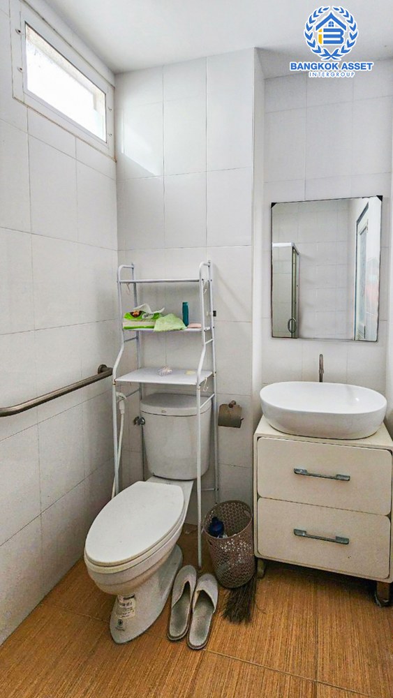 *****ทาวน์เฮ้าส์มือสอง โครงการ ลาดพร้าว110 ลาดพร้าว เนื้อที่ 16.40 ตร.ว. ฟังก์ชัน 3 ห้องนอน 3 ห้องน้ำ 1 ที่จอดรถ ฟรี! เครื่องปรับอากาศ บนทำเลเดินทางสะดวก เชื่อมต่อถนนลาดพร้าว ถนนนวมินทร์ ใกล้รถไฟฟ้าสายสีเหลือง "สถานีบางกะปิ" และจุดขึ้นทางด่วน "เลียบด่วนรามอินทรา"