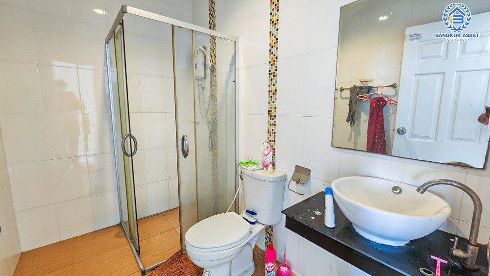 *****ทาวน์เฮ้าส์มือสอง โครงการ ลาดพร้าว110 ลาดพร้าว เนื้อที่ 16.40 ตร.ว. ฟังก์ชัน 3 ห้องนอน 3 ห้องน้ำ 1 ที่จอดรถ ฟรี! เครื่องปรับอากาศ บนทำเลเดินทางสะดวก เชื่อมต่อถนนลาดพร้าว ถนนนวมินทร์ ใกล้รถไฟฟ้าสายสีเหลือง "สถานีบางกะปิ" และจุดขึ้นทางด่วน "เลียบด่วนรามอินทรา"