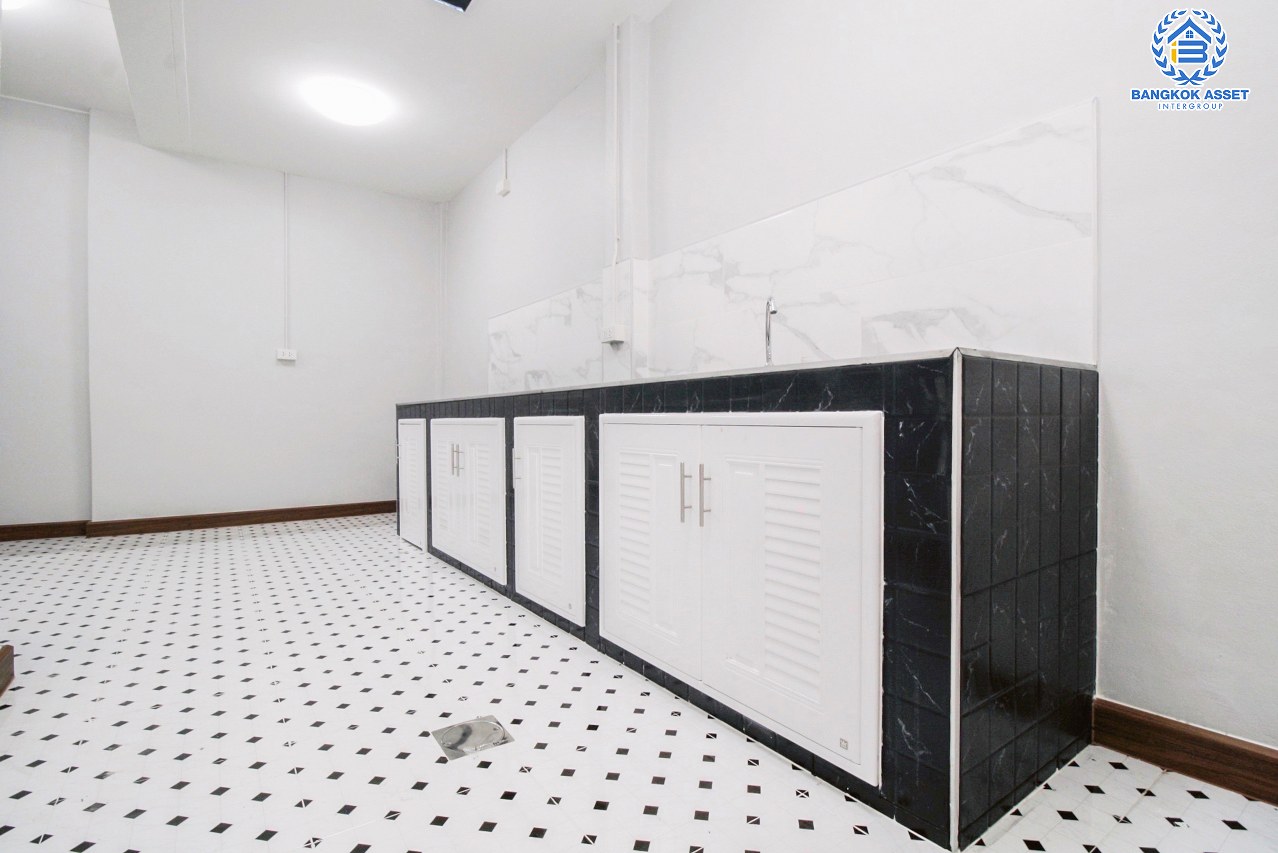 *****ทาวน์เฮ้าส์มือสองนนทบุรี โครงการ บุศรินทร์ กาญจนาภิเษก เนื้อที่กว้าง 20.6 ตร.ว. ฟังก์ชัน 3 ห้องนอน 2 ห้องน้ำ 1 ที่จอดรถ บ้านพร้อมอยู่ บนทำเลเดินทางสะดวก เชื่อมต่อถนนกาญจณาภิเษก ใกล้รถไฟฟ้าสายสีม่วง "สถานีคลองบางไผ่" และทางด่วน "ศรีรัช"