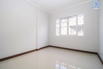 *****ทาวน์เฮ้าส์มือสองนนทบุรี โครงการ บุศรินทร์ กาญจนาภิเษก เนื้อที่กว้าง 20.6 ตร.ว. ฟังก์ชัน 3 ห้องนอน 2 ห้องน้ำ 1 ที่จอดรถ บ้านพร้อมอยู่ บนทำเลเดินทางสะดวก เชื่อมต่อถนนกาญจณาภิเษก ใกล้รถไฟฟ้าสายสีม่วง "สถานีคลองบางไผ่" และทางด่วน "ศรีรัช"