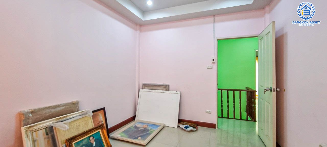 ทาวน์เฮ้าส์มือสองนนทบุรี หมู่บ้าน ศิลปการพาร์ค กาญจนาภิเษก หลังมุม! เนื้อที่กว้าง 20 ตร.ว. ฟังก์ชัน 3 ห้องนอน 2 ห้องน้ำ 1 ที่จอดรถ ต่อเติมเต็ม พร้อมอยู่ บนทำเลติดถนนใหญ่ ใกล้รถไฟฟ้าสายสีม่วง "สถานีคลองบางไผ่" ในราคาสุดคุ้ม จองเลย!