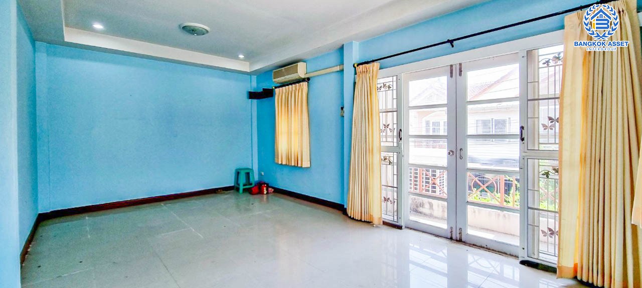 ทาวน์เฮ้าส์มือสองนนทบุรี หมู่บ้าน ศิลปการพาร์ค กาญจนาภิเษก หลังมุม! เนื้อที่กว้าง 20 ตร.ว. ฟังก์ชัน 3 ห้องนอน 2 ห้องน้ำ 1 ที่จอดรถ ต่อเติมเต็ม พร้อมอยู่ บนทำเลติดถนนใหญ่ ใกล้รถไฟฟ้าสายสีม่วง "สถานีคลองบางไผ่" ในราคาสุดคุ้ม จองเลย!