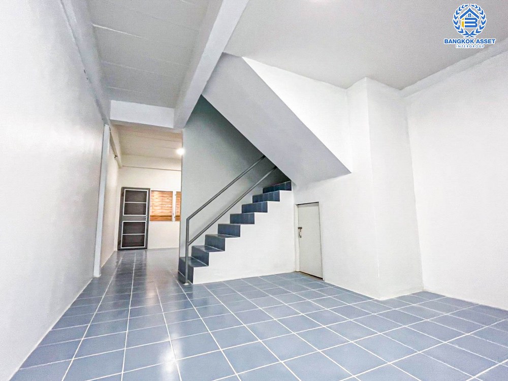 *****ทาวน์เฮ้าส์มือสอง โครงการ พีรวัส เพิ่มสิน เนื้อที่ 16 ตร.ว. ฟังก์ชัน 2 ห้องนอน 2 ห้องน้ำ 1 ที่จอดรถ บ้านสภาพดี บรรยากาศโครงการเป็นส่วนตัว บนทำเลเชื่อมต่อในเมืองได้ง่าย เข้า-ออกได้ทั้ง ถนนสายไหม ถนนเพิ่มสิน ถนนเทพรักษ์(ถนนตัดใหม่) ใกล้รถไฟฟ้าสายสีเขียว "สถานีสะพานใหม่" และจุดขึ้นทางด่วน "ฉลองรัช"