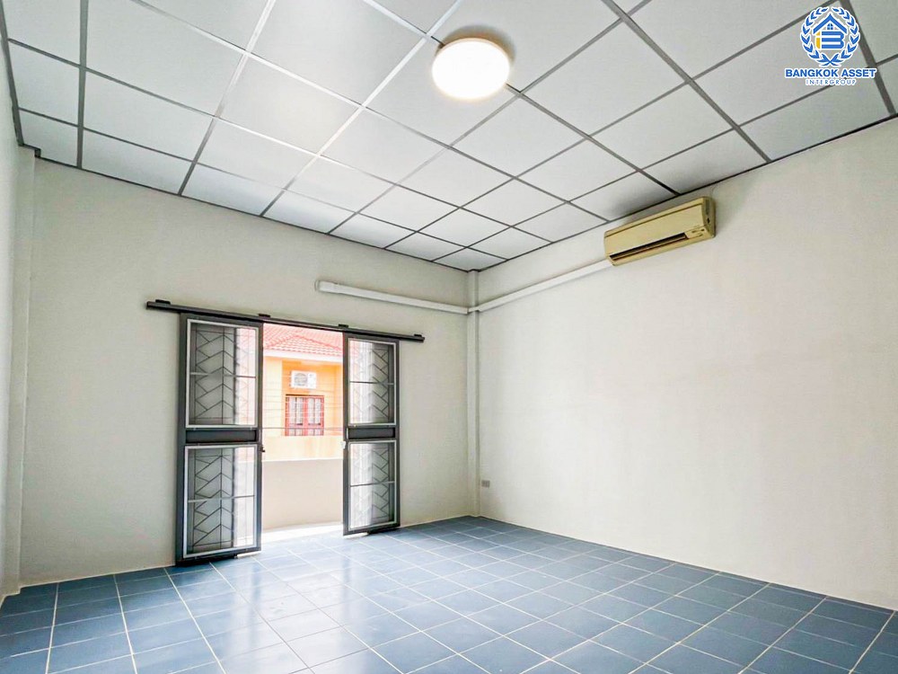 *****ทาวน์เฮ้าส์มือสอง โครงการ พีรวัส เพิ่มสิน เนื้อที่ 16 ตร.ว. ฟังก์ชัน 2 ห้องนอน 2 ห้องน้ำ 1 ที่จอดรถ บ้านสภาพดี บรรยากาศโครงการเป็นส่วนตัว บนทำเลเชื่อมต่อในเมืองได้ง่าย เข้า-ออกได้ทั้ง ถนนสายไหม ถนนเพิ่มสิน ถนนเทพรักษ์(ถนนตัดใหม่) ใกล้รถไฟฟ้าสายสีเขียว "สถานีสะพานใหม่" และจุดขึ้นทางด่วน "ฉลองรัช"