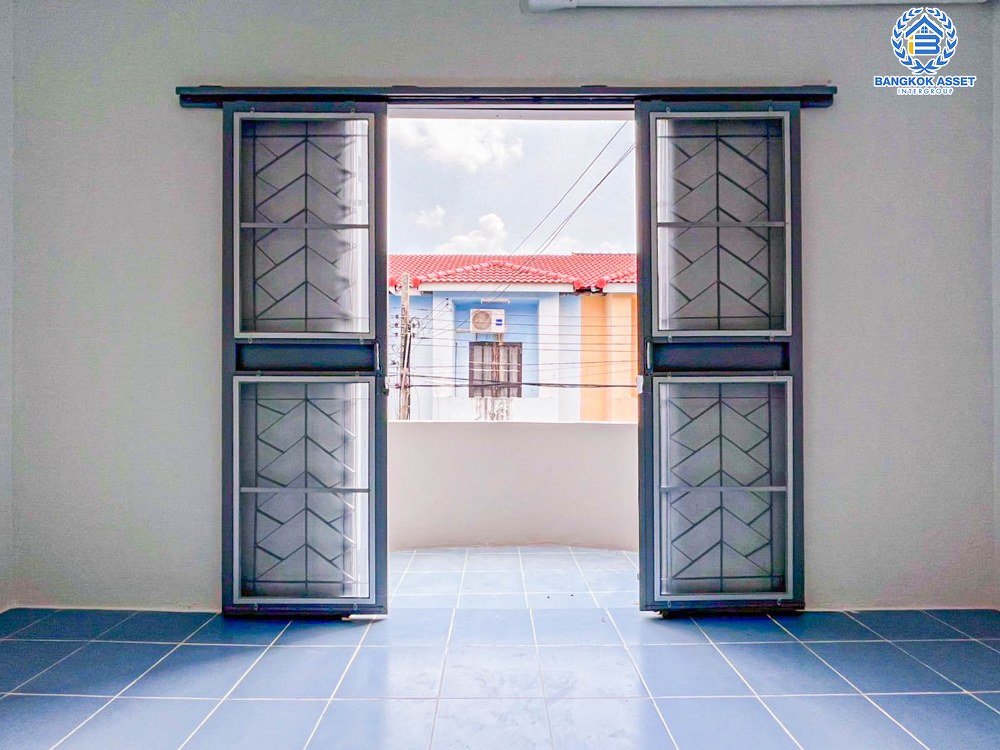 *****ทาวน์เฮ้าส์มือสอง โครงการ พีรวัส เพิ่มสิน เนื้อที่ 16 ตร.ว. ฟังก์ชัน 2 ห้องนอน 2 ห้องน้ำ 1 ที่จอดรถ บ้านสภาพดี บรรยากาศโครงการเป็นส่วนตัว บนทำเลเชื่อมต่อในเมืองได้ง่าย เข้า-ออกได้ทั้ง ถนนสายไหม ถนนเพิ่มสิน ถนนเทพรักษ์(ถนนตัดใหม่) ใกล้รถไฟฟ้าสายสีเขียว "สถานีสะพานใหม่" และจุดขึ้นทางด่วน "ฉลองรัช"