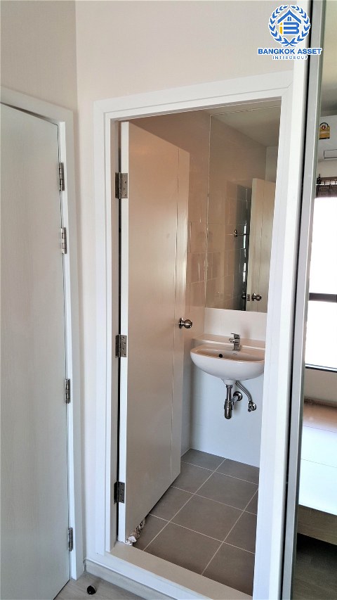 *****คอนโดมิเนียมมือสองนนทบุรี โครงการ พลัมคอนโด เซ็นทรัล สเตชั่น เนื้อที่ 24.14 ตร.ว. ฟังก์ชัน 1 ห้องนอน 1 ห้องน้ำ 1 ที่จอดรถ แถมฟรี! 2 เครื่องปรับอากาศ 1 เครื่องทำน้ำอุ่น และเฟอร์นิเจอร์ บนทำเลติดเซ็นทรัล เวสต์เกต 800 เมตรถึงรถไฟฟ้าสายสีม่วง "สถานีตลาดบางใหญ่" และใกล้ทางด่วน "กาญจนาภิเษก"