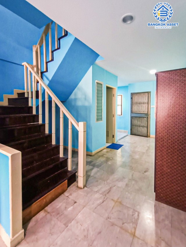 ทาวน์เฮ้าส์มือสองนนทบุรี หมู่บ้าน ลุมพินี บางบัวทอง เนื้อที่ 17 ตร.ว. ฟังก์ชัน 2 ห้องนอน 2 ห้องน้ำ 1 ที่จอดรถ แถมฟรี! 1 เครื่องปรับอากาศ 1 เครื่องทำน้ำอุ่น บนทำเลเดินทางสะดวก เพียง 7 นาทีก็ถึงรถไฟฟ้าสายสีม่วง "สถานีคลองบางไผ่" ใกล้ทางด่วน "ศรีรัช" จองเลย!