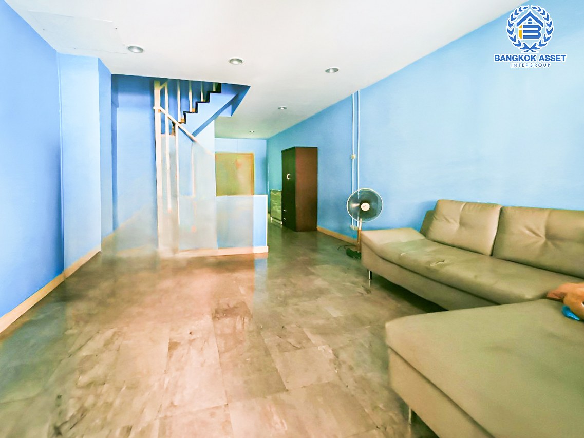 ทาวน์เฮ้าส์มือสองนนทบุรี หมู่บ้าน ลุมพินี บางบัวทอง เนื้อที่ 17 ตร.ว. ฟังก์ชัน 2 ห้องนอน 2 ห้องน้ำ 1 ที่จอดรถ แถมฟรี! 1 เครื่องปรับอากาศ 1 เครื่องทำน้ำอุ่น บนทำเลเดินทางสะดวก เพียง 7 นาทีก็ถึงรถไฟฟ้าสายสีม่วง "สถานีคลองบางไผ่" ใกล้ทางด่วน "ศรีรัช" จองเลย!