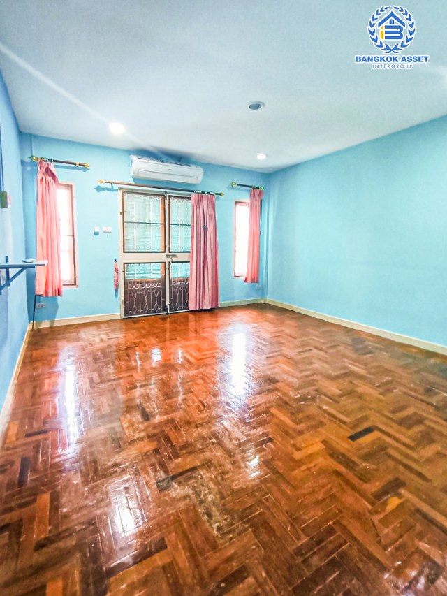 ทาวน์เฮ้าส์มือสองนนทบุรี หมู่บ้าน ลุมพินี บางบัวทอง เนื้อที่ 17 ตร.ว. ฟังก์ชัน 2 ห้องนอน 2 ห้องน้ำ 1 ที่จอดรถ แถมฟรี! 1 เครื่องปรับอากาศ 1 เครื่องทำน้ำอุ่น บนทำเลเดินทางสะดวก เพียง 7 นาทีก็ถึงรถไฟฟ้าสายสีม่วง "สถานีคลองบางไผ่" ใกล้ทางด่วน "ศรีรัช" จองเลย!