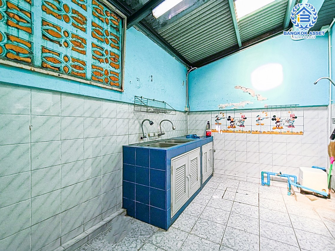 ทาวน์เฮ้าส์มือสองนนทบุรี หมู่บ้าน ลุมพินี บางบัวทอง เนื้อที่ 17 ตร.ว. ฟังก์ชัน 2 ห้องนอน 2 ห้องน้ำ 1 ที่จอดรถ แถมฟรี! 1 เครื่องปรับอากาศ 1 เครื่องทำน้ำอุ่น บนทำเลเดินทางสะดวก เพียง 7 นาทีก็ถึงรถไฟฟ้าสายสีม่วง "สถานีคลองบางไผ่" ใกล้ทางด่วน "ศรีรัช" จองเลย!