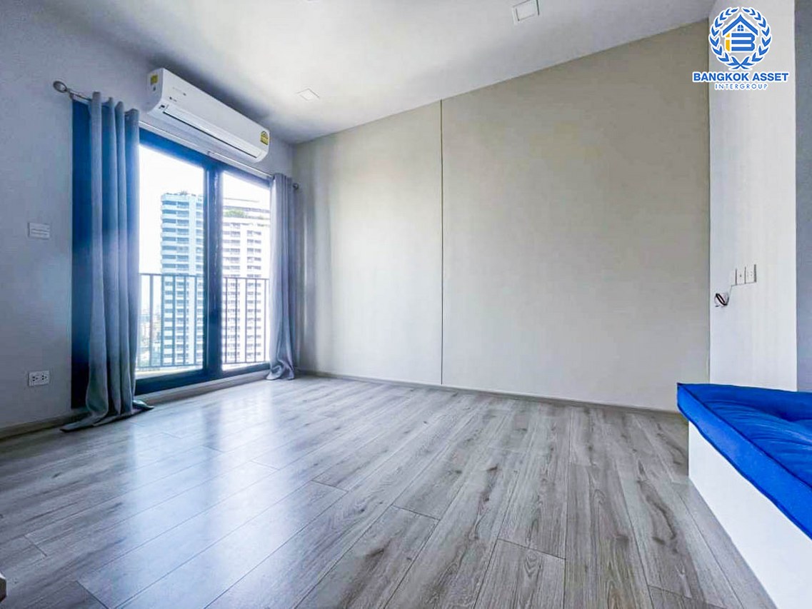 *****คอนโดมิเนียมมือสองกรุงเทพมหานคร โครงการ เมทริส ลาดพร้าว เนื้อที่กว้าง 31.45 ตร.ว. ฟังก์ชัน 1 ห้องนอน 1 ห้องน้ำ 1 ที่จอดรถ คอนโดเลี้ยงสัตว์ได้ สภาพใหม่ บนทำเลดีย่านลาดพร้าว เชื่อมต่อถนนลาดพร้าว, ถนนวิภาวดีรังสิต 900 เมตรก็ถึงรถไฟฟ้าสายสีม่วง "สถานีลาดพร้าว" และใกล้ทางด่วน "รัชดา"