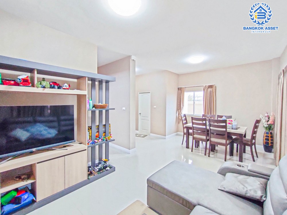 บ้านเดี่ยวมือสอง สไตล์โมเดิร์น โครงการ ลลิลอินเดอะพาร์ค บางใหญ่ ต่อเติมเต็มทั้งหลัง พร้อมอยู่ตอบโจทย์ทุกฟังก์ชัน เนื้อที่ 50 ตร.ว. ฟังก์ชัน 3 ห้องนอน 2 ห้องน้ำ 2 ที่จอดรถ บนทำเลดี เดินทางสะดวก เพียง 5 นาทีถึงรถไฟฟ้าสายสีม่วง "สถานีตลาดบางใหญ่" ใกล้ทางด่วน "ศรีรัช"...