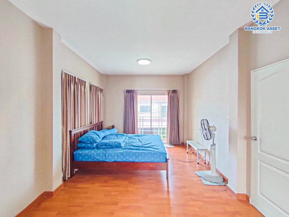 บ้านเดี่ยวมือสอง สไตล์โมเดิร์น โครงการ ลลิลอินเดอะพาร์ค บางใหญ่ ต่อเติมเต็มทั้งหลัง พร้อมอยู่ตอบโจทย์ทุกฟังก์ชัน เนื้อที่ 50 ตร.ว. ฟังก์ชัน 3 ห้องนอน 2 ห้องน้ำ 2 ที่จอดรถ บนทำเลดี เดินทางสะดวก เพียง 5 นาทีถึงรถไฟฟ้าสายสีม่วง "สถานีตลาดบางใหญ่" ใกล้ทางด่วน "ศรีรัช"...