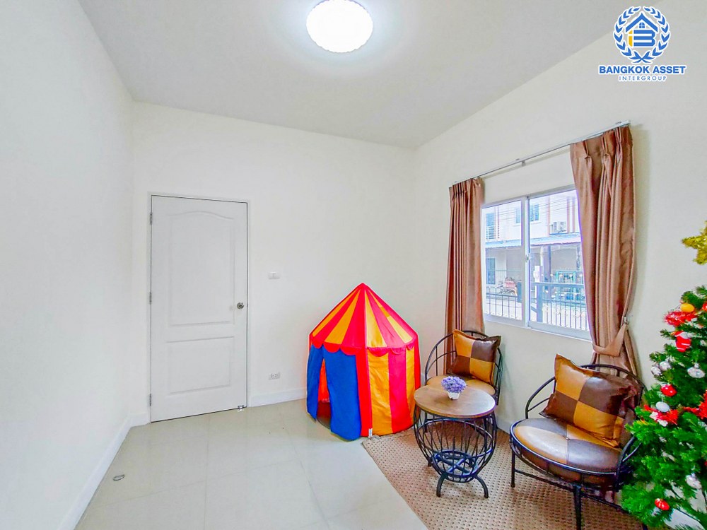 บ้านเดี่ยวมือสอง สไตล์โมเดิร์น โครงการ ลลิลอินเดอะพาร์ค บางใหญ่ ต่อเติมเต็มทั้งหลัง พร้อมอยู่ตอบโจทย์ทุกฟังก์ชัน เนื้อที่ 50 ตร.ว. ฟังก์ชัน 3 ห้องนอน 2 ห้องน้ำ 2 ที่จอดรถ บนทำเลดี เดินทางสะดวก เพียง 5 นาทีถึงรถไฟฟ้าสายสีม่วง "สถานีตลาดบางใหญ่" ใกล้ทางด่วน "ศรีรัช"...