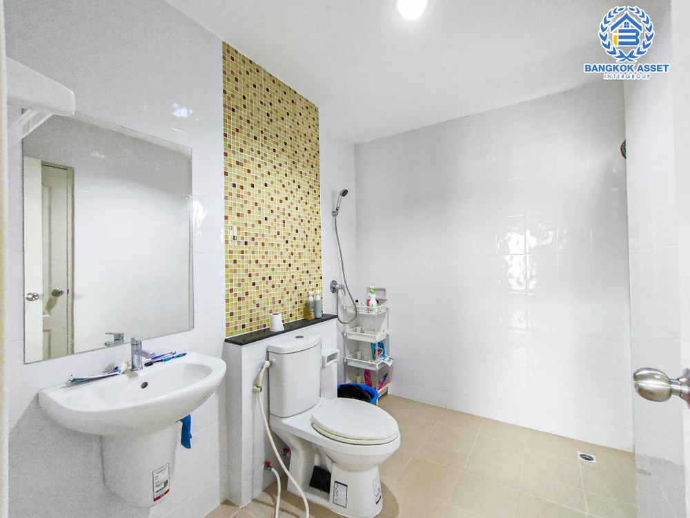 บ้านเดี่ยวมือสอง สไตล์โมเดิร์น โครงการ ลลิลอินเดอะพาร์ค บางใหญ่ ต่อเติมเต็มทั้งหลัง พร้อมอยู่ตอบโจทย์ทุกฟังก์ชัน เนื้อที่ 50 ตร.ว. ฟังก์ชัน 3 ห้องนอน 2 ห้องน้ำ 2 ที่จอดรถ บนทำเลดี เดินทางสะดวก เพียง 5 นาทีถึงรถไฟฟ้าสายสีม่วง "สถานีตลาดบางใหญ่" ใกล้ทางด่วน "ศรีรัช"...