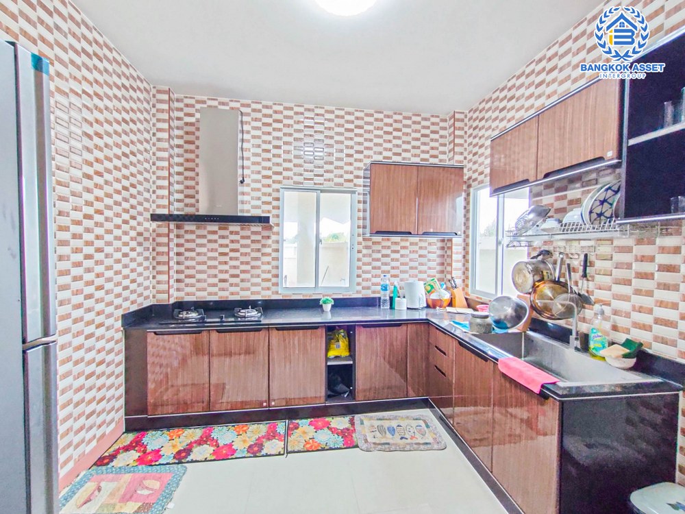 บ้านเดี่ยวมือสอง สไตล์โมเดิร์น โครงการ ลลิลอินเดอะพาร์ค บางใหญ่ ต่อเติมเต็มทั้งหลัง พร้อมอยู่ตอบโจทย์ทุกฟังก์ชัน เนื้อที่ 50 ตร.ว. ฟังก์ชัน 3 ห้องนอน 2 ห้องน้ำ 2 ที่จอดรถ บนทำเลดี เดินทางสะดวก เพียง 5 นาทีถึงรถไฟฟ้าสายสีม่วง "สถานีตลาดบางใหญ่" ใกล้ทางด่วน "ศรีรัช"...