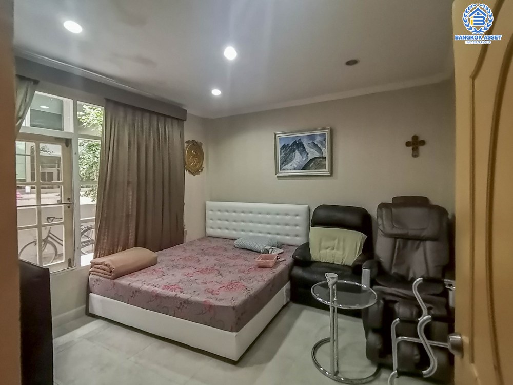 *****บ้านเดี่ยวมือสอง โครงการ เพอร์เฟคเพลส รัตนาธิเบศร์-ไทรม้า บ้านหลังใหญ่ พื้นที่กว่า 100 ตร.ว. ฟังก์ชัน 4 ห้องนอน 3 ห้องน้ำ 2 ที่จอดรถ พื้นที่ใช้สอยถึง 310 ตร.ม. แถมฟรี!! เครื่องปรับอากาศ ส่วนกลางโครงการครบครัน ที่สุดแห่งทำเลโซนเมืองเชื่อมสู่หลายเส้นทาง ใกล้รถไฟฟ้า "สถานีบางรักน้อยท่าอิฐ" และทางด่วน "ศรีรัช"