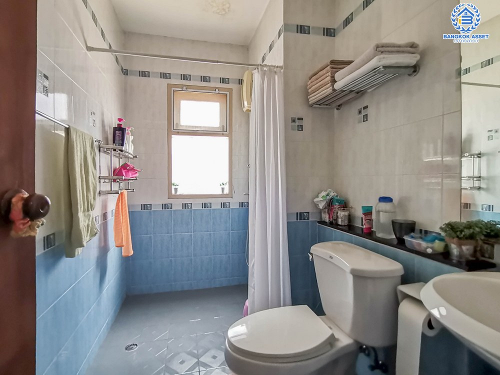 *****บ้านเดี่ยวมือสอง โครงการ เพอร์เฟคเพลส รัตนาธิเบศร์-ไทรม้า บ้านหลังใหญ่ พื้นที่กว่า 100 ตร.ว. ฟังก์ชัน 4 ห้องนอน 3 ห้องน้ำ 2 ที่จอดรถ พื้นที่ใช้สอยถึง 310 ตร.ม. แถมฟรี!! เครื่องปรับอากาศ ส่วนกลางโครงการครบครัน ที่สุดแห่งทำเลโซนเมืองเชื่อมสู่หลายเส้นทาง ใกล้รถไฟฟ้า "สถานีบางรักน้อยท่าอิฐ" และทางด่วน "ศรีรัช"