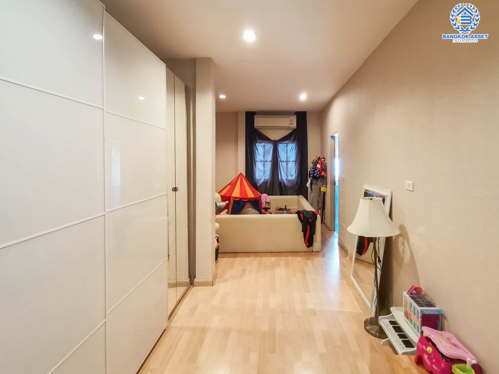 *****บ้านเดี่ยวมือสอง โครงการ เพอร์เฟคเพลส รัตนาธิเบศร์-ไทรม้า บ้านหลังใหญ่ พื้นที่กว่า 100 ตร.ว. ฟังก์ชัน 4 ห้องนอน 3 ห้องน้ำ 2 ที่จอดรถ พื้นที่ใช้สอยถึง 310 ตร.ม. แถมฟรี!! เครื่องปรับอากาศ ส่วนกลางโครงการครบครัน ที่สุดแห่งทำเลโซนเมืองเชื่อมสู่หลายเส้นทาง ใกล้รถไฟฟ้า "สถานีบางรักน้อยท่าอิฐ" และทางด่วน "ศรีรัช"