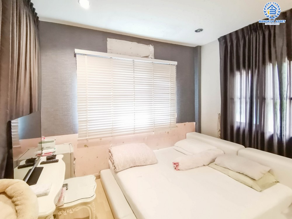 *****บ้านเดี่ยวมือสอง โครงการ เพอร์เฟคเพลส รัตนาธิเบศร์-ไทรม้า บ้านหลังใหญ่ พื้นที่กว่า 100 ตร.ว. ฟังก์ชัน 4 ห้องนอน 3 ห้องน้ำ 2 ที่จอดรถ พื้นที่ใช้สอยถึง 310 ตร.ม. แถมฟรี!! เครื่องปรับอากาศ ส่วนกลางโครงการครบครัน ที่สุดแห่งทำเลโซนเมืองเชื่อมสู่หลายเส้นทาง ใกล้รถไฟฟ้า "สถานีบางรักน้อยท่าอิฐ" และทางด่วน "ศรีรัช"