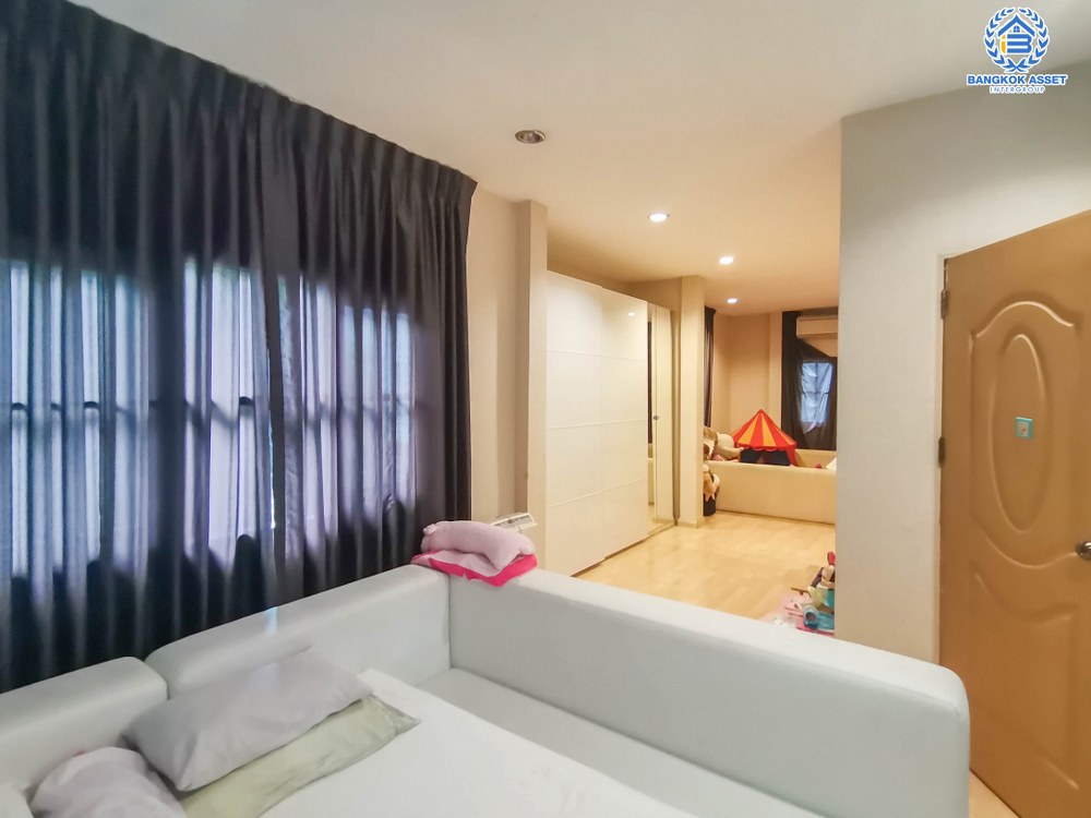 *****บ้านเดี่ยวมือสอง โครงการ เพอร์เฟคเพลส รัตนาธิเบศร์-ไทรม้า บ้านหลังใหญ่ พื้นที่กว่า 100 ตร.ว. ฟังก์ชัน 4 ห้องนอน 3 ห้องน้ำ 2 ที่จอดรถ พื้นที่ใช้สอยถึง 310 ตร.ม. แถมฟรี!! เครื่องปรับอากาศ ส่วนกลางโครงการครบครัน ที่สุดแห่งทำเลโซนเมืองเชื่อมสู่หลายเส้นทาง ใกล้รถไฟฟ้า "สถานีบางรักน้อยท่าอิฐ" และทางด่วน "ศรีรัช"