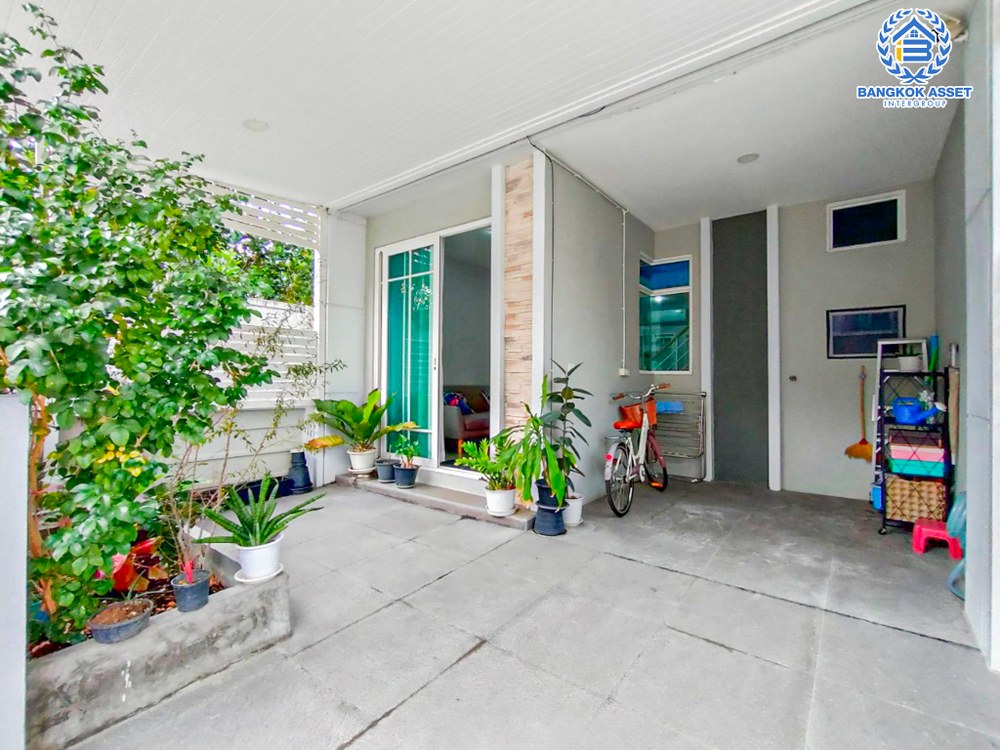 ทาวน์เฮ้าส์มือสอง โครงการ โกลเด้นทาวน์2 ปิ่นเกล้า-จรัญสนิทวงศ์ เนื้อที่ 16.70 ตร.ว. ฟังก์ชัน 3 ห้องนอน 2 ห้องน้ำ 1 ที่จอดรถ แถมฟรี! เครื่องปรับอากาศ หน้าบ้านกว้าง บบรยากาศเป็นส่วนตัวพร้อมเข้าอยู่ โครงการตั้งบนทำเลเดินทางสะดวก เชื่อมต่อถนนบรมราชนนี ถนนวงศ์สว่าง