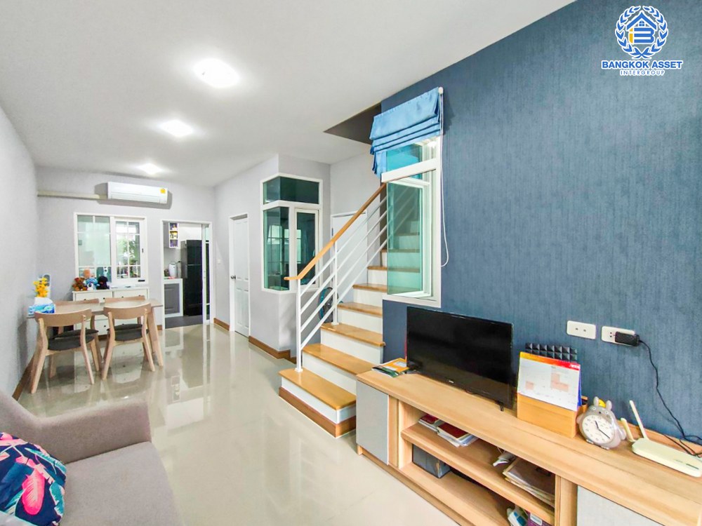 ทาวน์เฮ้าส์มือสอง โครงการ โกลเด้นทาวน์2 ปิ่นเกล้า-จรัญสนิทวงศ์ เนื้อที่ 16.70 ตร.ว. ฟังก์ชัน 3 ห้องนอน 2 ห้องน้ำ 1 ที่จอดรถ แถมฟรี! เครื่องปรับอากาศ หน้าบ้านกว้าง บบรยากาศเป็นส่วนตัวพร้อมเข้าอยู่ โครงการตั้งบนทำเลเดินทางสะดวก เชื่อมต่อถนนบรมราชนนี ถนนวงศ์สว่าง