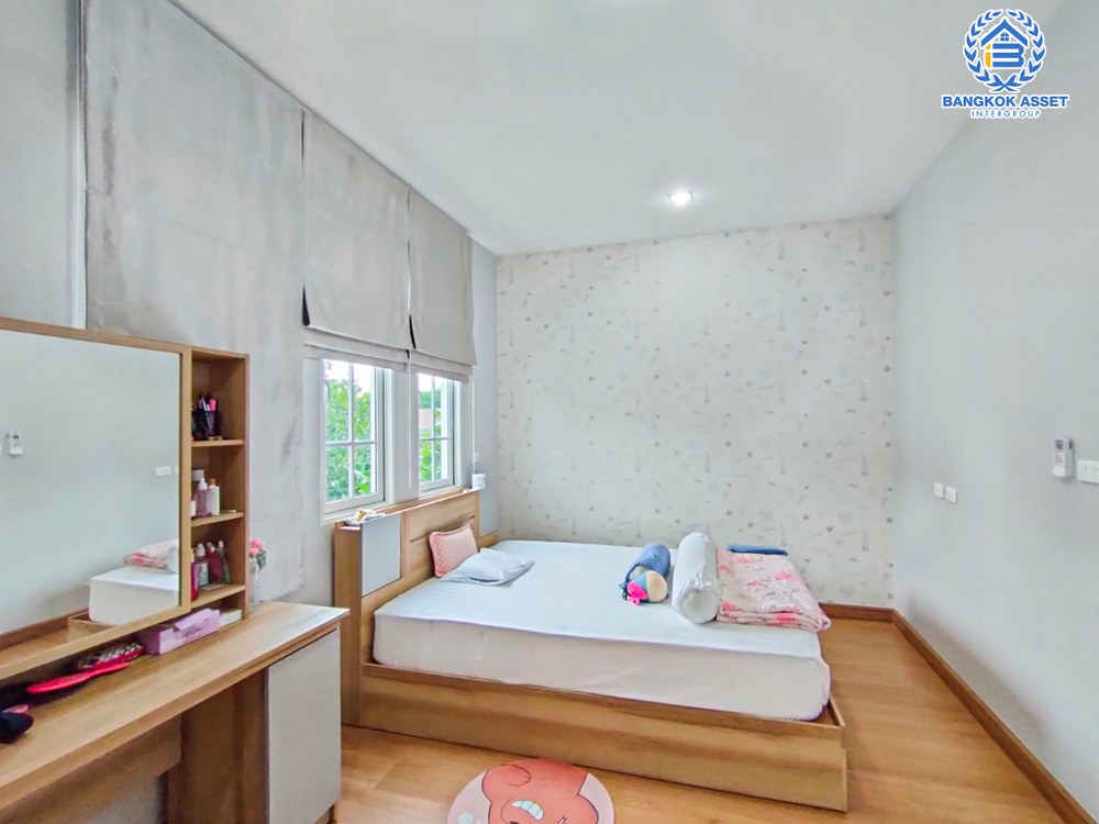 ทาวน์เฮ้าส์มือสอง โครงการ โกลเด้นทาวน์2 ปิ่นเกล้า-จรัญสนิทวงศ์ เนื้อที่ 16.70 ตร.ว. ฟังก์ชัน 3 ห้องนอน 2 ห้องน้ำ 1 ที่จอดรถ แถมฟรี! เครื่องปรับอากาศ หน้าบ้านกว้าง บบรยากาศเป็นส่วนตัวพร้อมเข้าอยู่ โครงการตั้งบนทำเลเดินทางสะดวก เชื่อมต่อถนนบรมราชนนี ถนนวงศ์สว่าง