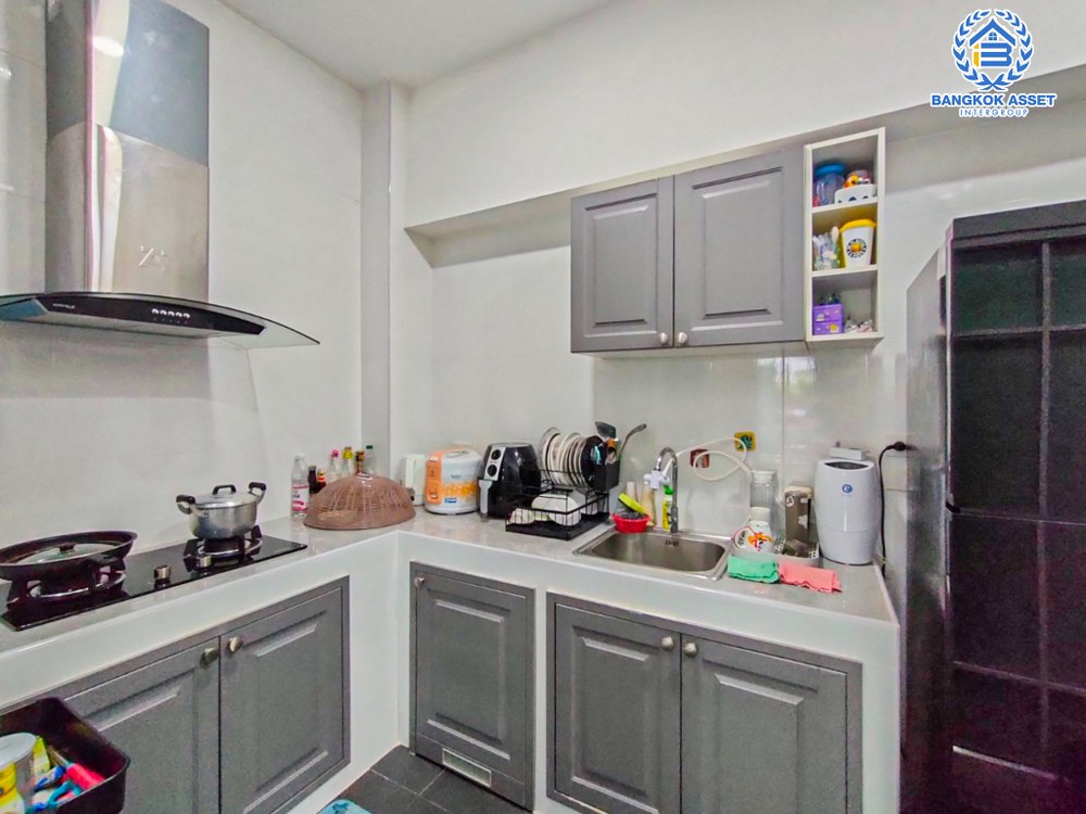 ทาวน์เฮ้าส์มือสอง โครงการ โกลเด้นทาวน์2 ปิ่นเกล้า-จรัญสนิทวงศ์ เนื้อที่ 16.70 ตร.ว. ฟังก์ชัน 3 ห้องนอน 2 ห้องน้ำ 1 ที่จอดรถ แถมฟรี! เครื่องปรับอากาศ หน้าบ้านกว้าง บบรยากาศเป็นส่วนตัวพร้อมเข้าอยู่ โครงการตั้งบนทำเลเดินทางสะดวก เชื่อมต่อถนนบรมราชนนี ถนนวงศ์สว่าง