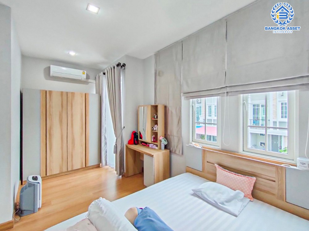 ทาวน์เฮ้าส์มือสอง โครงการ โกลเด้นทาวน์2 ปิ่นเกล้า-จรัญสนิทวงศ์ เนื้อที่ 16.70 ตร.ว. ฟังก์ชัน 3 ห้องนอน 2 ห้องน้ำ 1 ที่จอดรถ แถมฟรี! เครื่องปรับอากาศ หน้าบ้านกว้าง บบรยากาศเป็นส่วนตัวพร้อมเข้าอยู่ โครงการตั้งบนทำเลเดินทางสะดวก เชื่อมต่อถนนบรมราชนนี ถนนวงศ์สว่าง