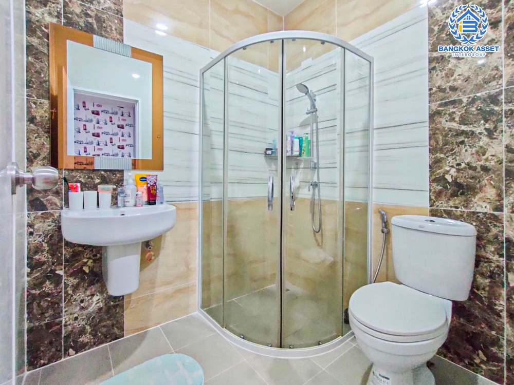 ทาวน์เฮ้าส์มือสอง โครงการ โกลเด้นทาวน์2 ปิ่นเกล้า-จรัญสนิทวงศ์ เนื้อที่ 16.70 ตร.ว. ฟังก์ชัน 3 ห้องนอน 2 ห้องน้ำ 1 ที่จอดรถ แถมฟรี! เครื่องปรับอากาศ หน้าบ้านกว้าง บบรยากาศเป็นส่วนตัวพร้อมเข้าอยู่ โครงการตั้งบนทำเลเดินทางสะดวก เชื่อมต่อถนนบรมราชนนี ถนนวงศ์สว่าง