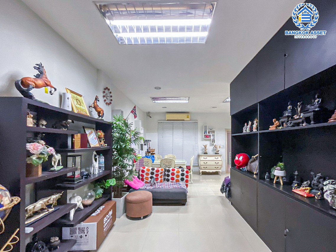 *****ทาวน์โฮมมือสองกรุงเทพมหานคร โครงการ บ้านกลางเมือง มอนติคาร์โล-รัชวิภา เนื้อที่กว้าง 21.3 ตร.ว. ฟังก์ชัน 3 ห้องนอน 4 ห้องน้ำ 2 ที่จอดรถ ตกแต่งใหม่ พร้อมอยู่ บนทำเลเยี่ยม เชื่อมต่อถนนวิภาวดีรังสิต เพียง 6 นาทีก็ถึงรถไฟฟ้าสายสีแดง "สถานีวัดเสมียนนารี" และใกล้ทางด่วน "ประชานุกูล"