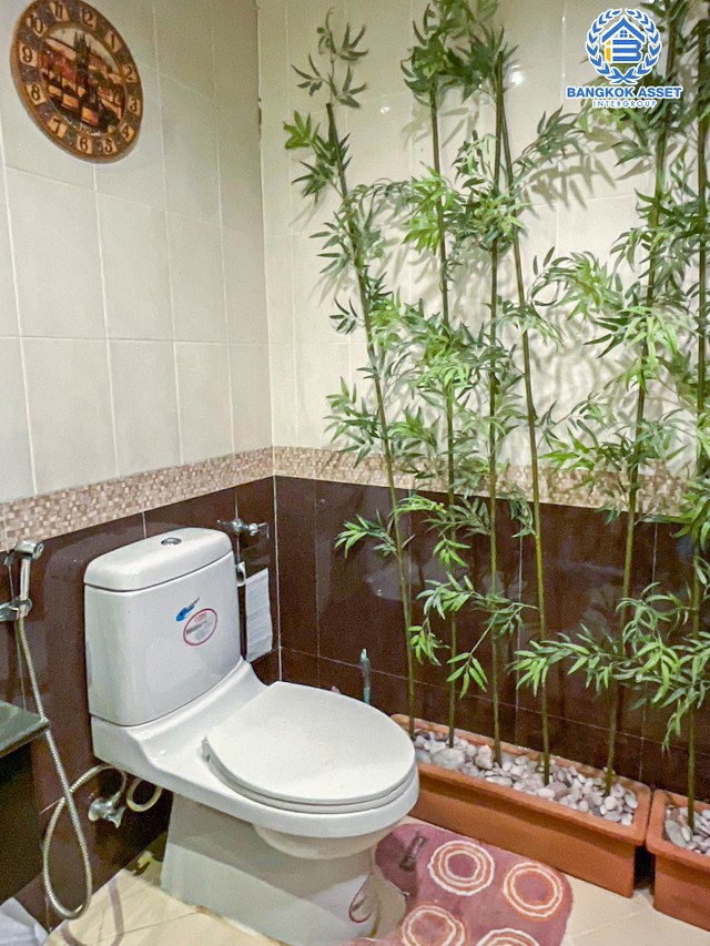 *****ทาวน์โฮมมือสองกรุงเทพมหานคร โครงการ บ้านกลางเมือง มอนติคาร์โล-รัชวิภา เนื้อที่กว้าง 21.3 ตร.ว. ฟังก์ชัน 3 ห้องนอน 4 ห้องน้ำ 2 ที่จอดรถ ตกแต่งใหม่ พร้อมอยู่ บนทำเลเยี่ยม เชื่อมต่อถนนวิภาวดีรังสิต เพียง 6 นาทีก็ถึงรถไฟฟ้าสายสีแดง "สถานีวัดเสมียนนารี" และใกล้ทางด่วน "ประชานุกูล"