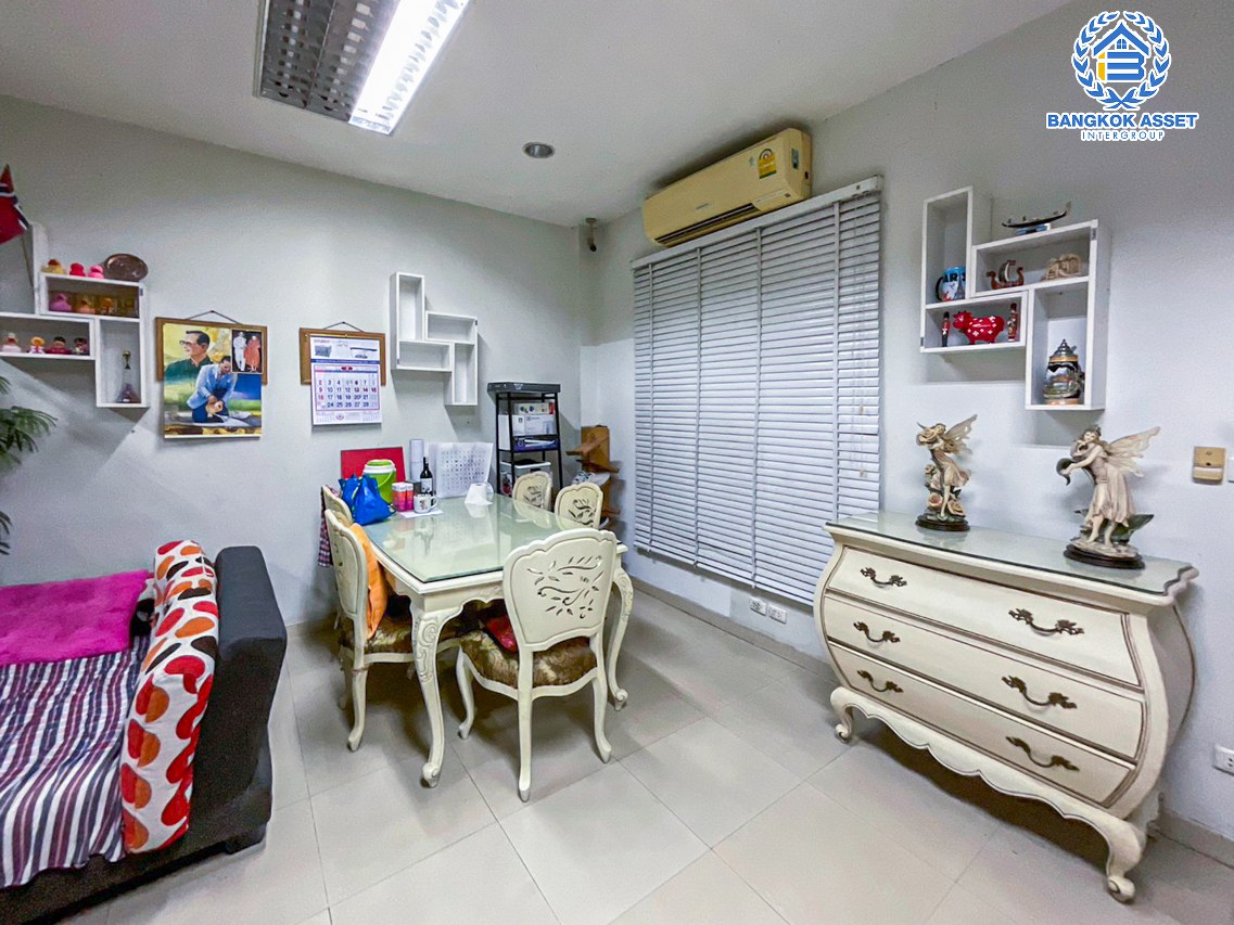 *****ทาวน์โฮมมือสองกรุงเทพมหานคร โครงการ บ้านกลางเมือง มอนติคาร์โล-รัชวิภา เนื้อที่กว้าง 21.3 ตร.ว. ฟังก์ชัน 3 ห้องนอน 4 ห้องน้ำ 2 ที่จอดรถ ตกแต่งใหม่ พร้อมอยู่ บนทำเลเยี่ยม เชื่อมต่อถนนวิภาวดีรังสิต เพียง 6 นาทีก็ถึงรถไฟฟ้าสายสีแดง "สถานีวัดเสมียนนารี" และใกล้ทางด่วน "ประชานุกูล"