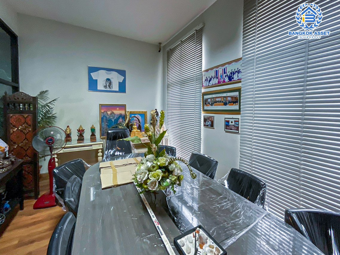 *****ทาวน์โฮมมือสองกรุงเทพมหานคร โครงการ บ้านกลางเมือง มอนติคาร์โล-รัชวิภา เนื้อที่กว้าง 21.3 ตร.ว. ฟังก์ชัน 3 ห้องนอน 4 ห้องน้ำ 2 ที่จอดรถ ตกแต่งใหม่ พร้อมอยู่ บนทำเลเยี่ยม เชื่อมต่อถนนวิภาวดีรังสิต เพียง 6 นาทีก็ถึงรถไฟฟ้าสายสีแดง "สถานีวัดเสมียนนารี" และใกล้ทางด่วน "ประชานุกูล"