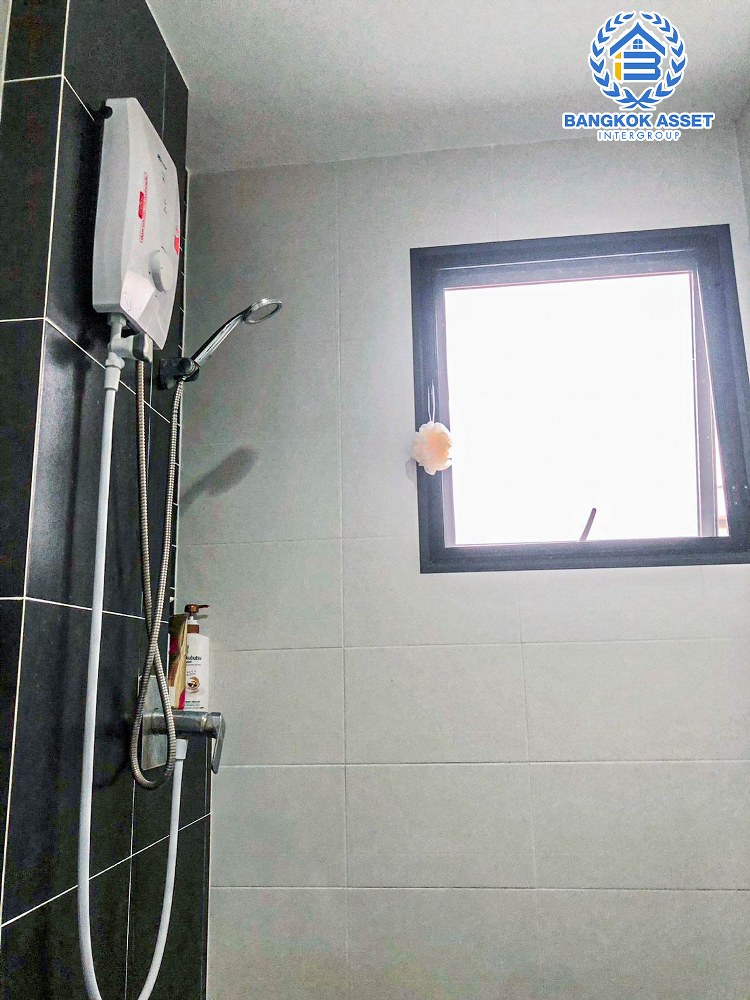 *****บ้านแฝดมือสอง โครงการ เวนิวโฟลว์ พระราม5 พร้อมอยู่ เนื้อที่ 38.80 ตร.ว. ฟังก์ชัน 3 ห้องนอน 3 ห้องน้ำ จอดรถได้ 2 คัน บนทำเลแห่งการเดินทาง เชื่อมถนนนครอินทร์ ใกล้โครงการรถไฟฟ้าสายสีม่วง "สถานีแยกติวานนท์" และจุดขึ้นทางด่วน "งามวงศ์วาน"