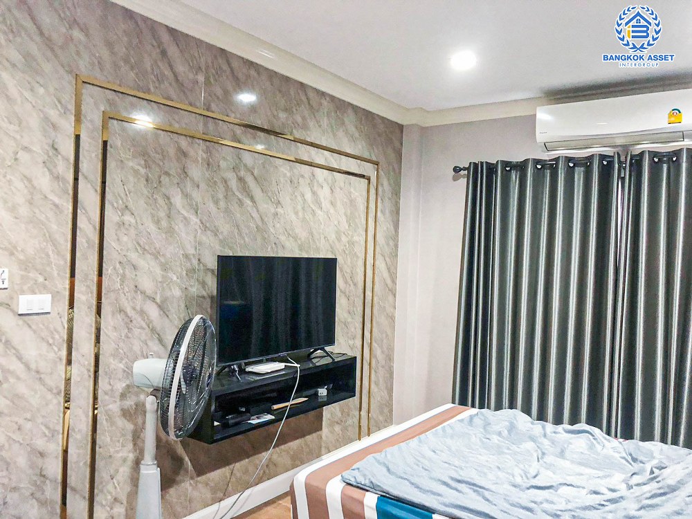 *****บ้านแฝดมือสอง โครงการ เวนิวโฟลว์ พระราม5 พร้อมอยู่ เนื้อที่ 38.80 ตร.ว. ฟังก์ชัน 3 ห้องนอน 3 ห้องน้ำ จอดรถได้ 2 คัน บนทำเลแห่งการเดินทาง เชื่อมถนนนครอินทร์ ใกล้โครงการรถไฟฟ้าสายสีม่วง "สถานีแยกติวานนท์" และจุดขึ้นทางด่วน "งามวงศ์วาน"