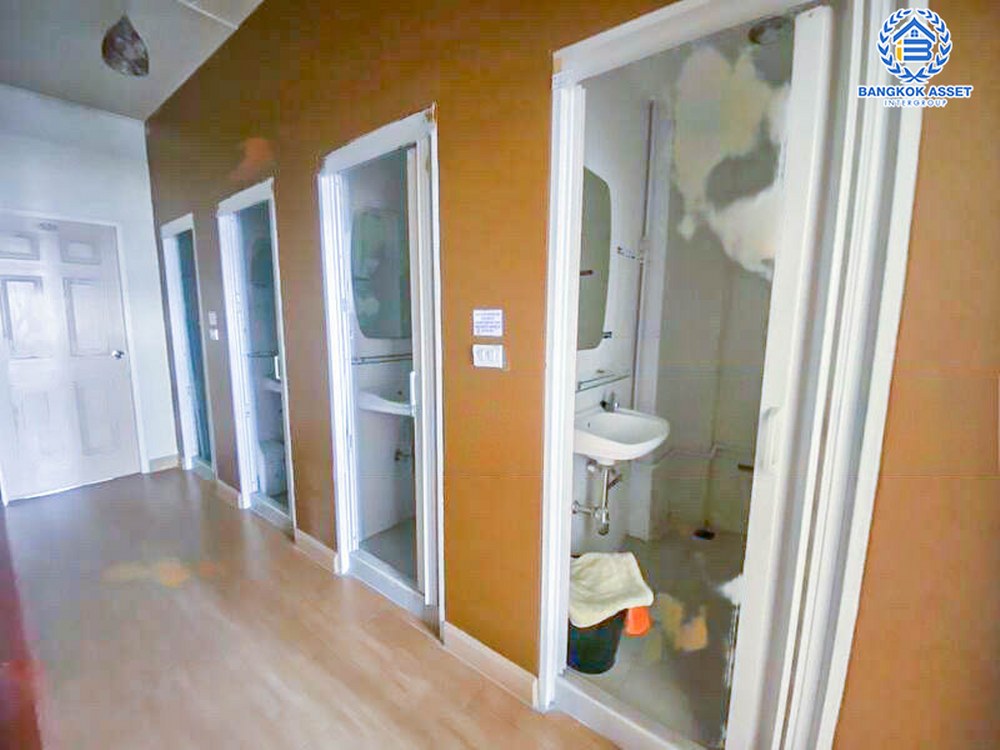 *****อาคารพาณิชย์ 4 ชั้น ซอยรามคำแหง24 เนื้อที่กว้างกว่า 40 ตร.ว. ฟังก์ชัน 12 ห้องนอน 14 ห้องน้ำ 2 ที่จอดรถ อาคารพาณิชย์ทำเลใจกลางเมือง เหมาะสำหรับเปิดธุรกิจ เชื่อมต่อถนนรามคำแหง ใกล้โครงการรถไฟฟ้าสายสีส้ม "สถานีรามคำแหง" และจุดขึ้นทางด่วน "พระราม9"