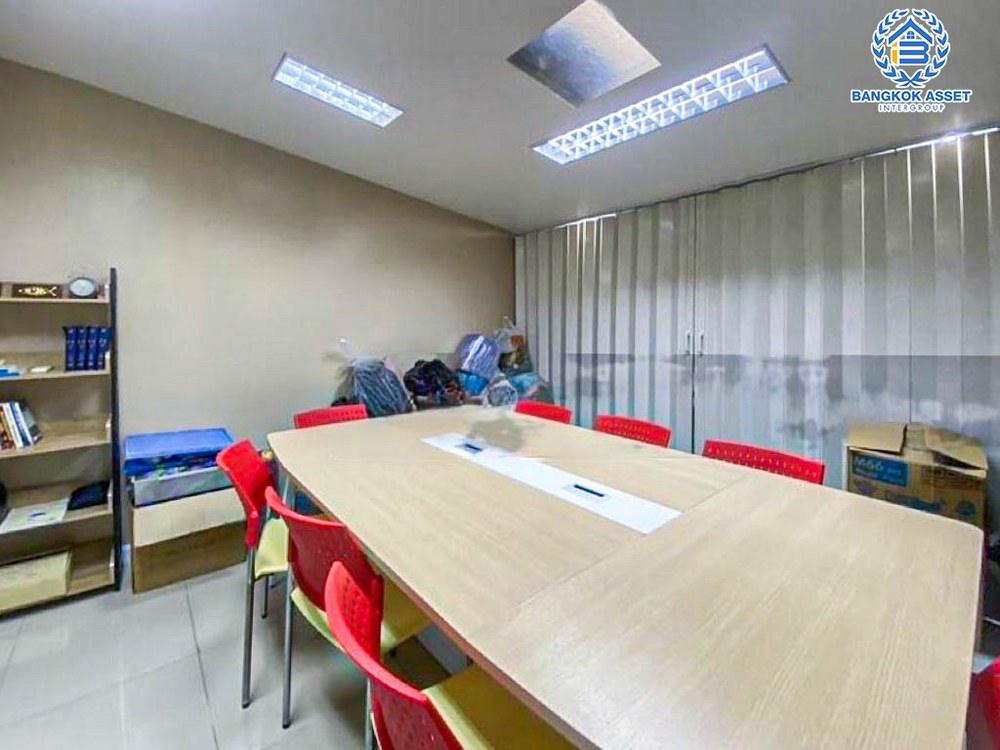 *****อาคารพาณิชย์ 4 ชั้น ซอยรามคำแหง24 เนื้อที่กว้างกว่า 40 ตร.ว. ฟังก์ชัน 12 ห้องนอน 14 ห้องน้ำ 2 ที่จอดรถ อาคารพาณิชย์ทำเลใจกลางเมือง เหมาะสำหรับเปิดธุรกิจ เชื่อมต่อถนนรามคำแหง ใกล้โครงการรถไฟฟ้าสายสีส้ม "สถานีรามคำแหง" และจุดขึ้นทางด่วน "พระราม9"