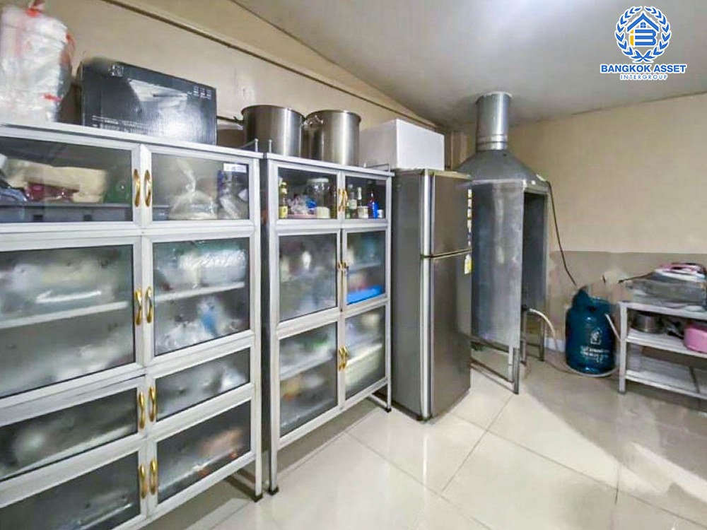 *****อาคารพาณิชย์ 4 ชั้น ซอยรามคำแหง24 เนื้อที่กว้างกว่า 40 ตร.ว. ฟังก์ชัน 12 ห้องนอน 14 ห้องน้ำ 2 ที่จอดรถ อาคารพาณิชย์ทำเลใจกลางเมือง เหมาะสำหรับเปิดธุรกิจ เชื่อมต่อถนนรามคำแหง ใกล้โครงการรถไฟฟ้าสายสีส้ม "สถานีรามคำแหง" และจุดขึ้นทางด่วน "พระราม9"