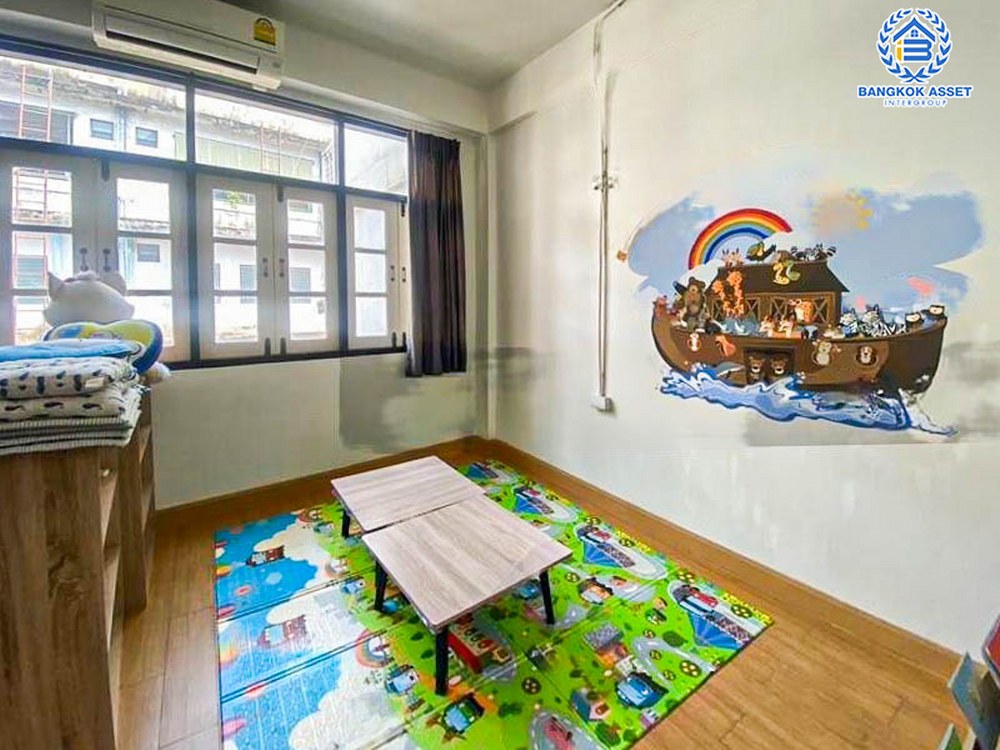 *****อาคารพาณิชย์ 4 ชั้น ซอยรามคำแหง24 เนื้อที่กว้างกว่า 40 ตร.ว. ฟังก์ชัน 12 ห้องนอน 14 ห้องน้ำ 2 ที่จอดรถ อาคารพาณิชย์ทำเลใจกลางเมือง เหมาะสำหรับเปิดธุรกิจ เชื่อมต่อถนนรามคำแหง ใกล้โครงการรถไฟฟ้าสายสีส้ม "สถานีรามคำแหง" และจุดขึ้นทางด่วน "พระราม9"