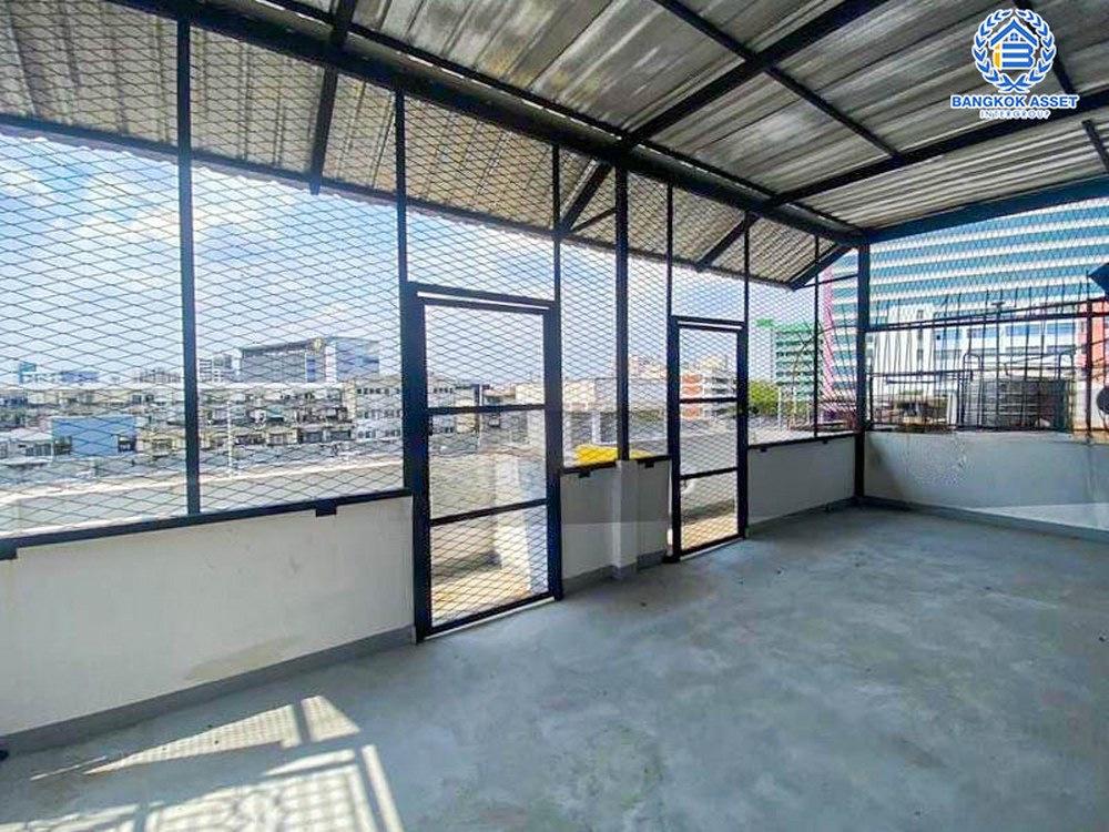 *****อาคารพาณิชย์ 4 ชั้น ซอยรามคำแหง24 เนื้อที่กว้างกว่า 40 ตร.ว. ฟังก์ชัน 12 ห้องนอน 14 ห้องน้ำ 2 ที่จอดรถ อาคารพาณิชย์ทำเลใจกลางเมือง เหมาะสำหรับเปิดธุรกิจ เชื่อมต่อถนนรามคำแหง ใกล้โครงการรถไฟฟ้าสายสีส้ม "สถานีรามคำแหง" และจุดขึ้นทางด่วน "พระราม9"